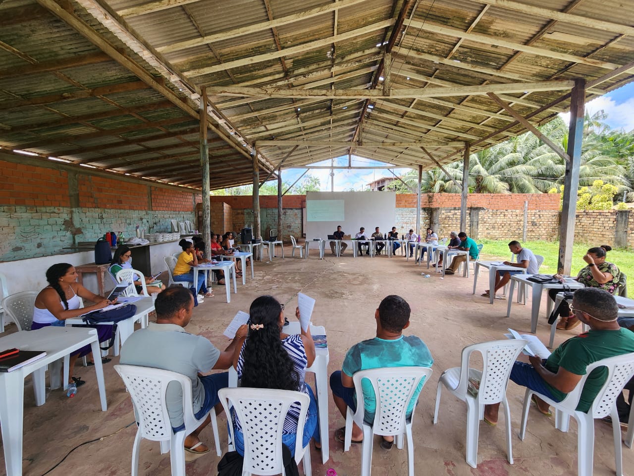 Encontro reuniu representantes de associações quilombolas e especialistas técnicos. Encontro reuniu representantes de associações quilombolas e especialistas técnicos.
