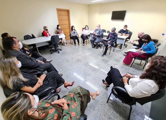 O PGJ César Mattar Jr conversou e anotou as demandas dos Promotores de Justiça de Marabá O PGJ César Mattar Jr conversou e anotou as demandas dos Promotores de Justiça de Marabá